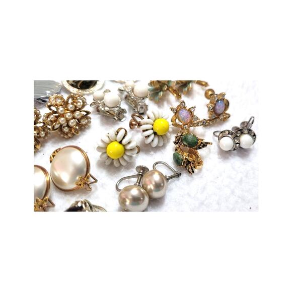 37 Pc Vintage 1950s 1960s Clip On Screw Back Earrings Lot Mixed Styles Estate - Picture 5 of 14